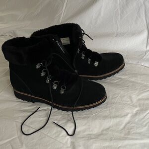 Blondo, 10 M, suede, waterproof, fur at ankle & tongue, zip & lace up. As new.